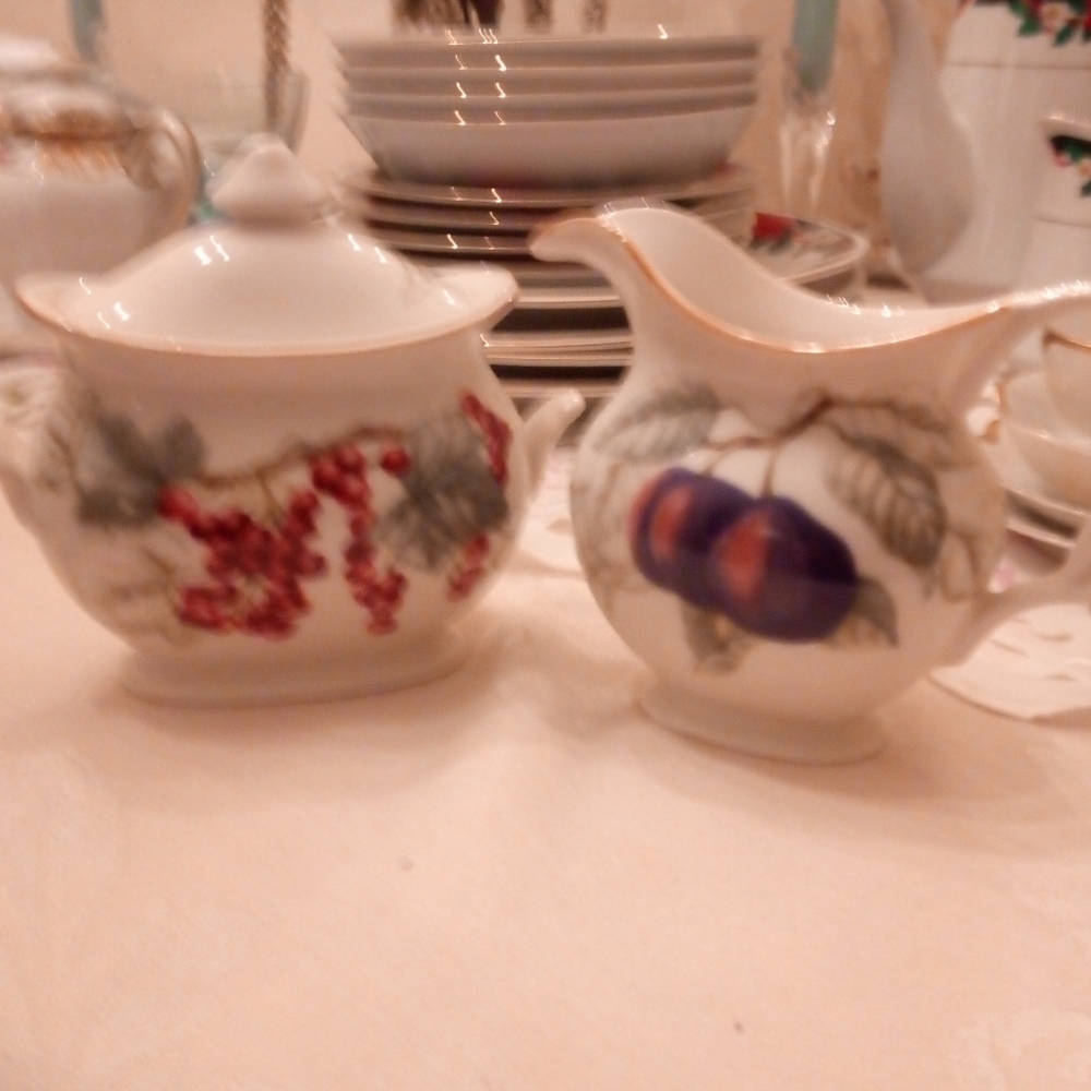 Sugar and creamer